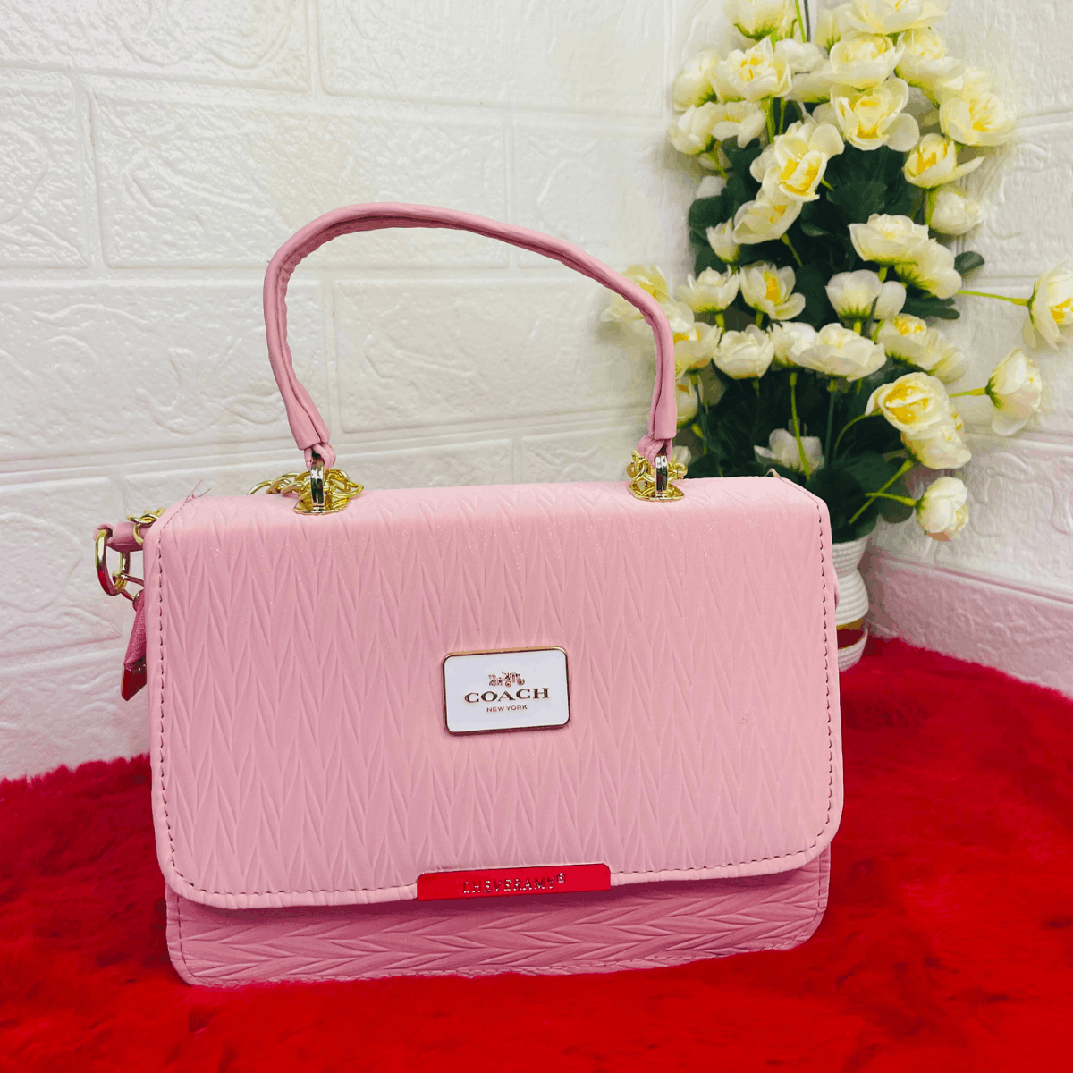 Stylish Chain Crossbody Bag 👜✨ - Image 4