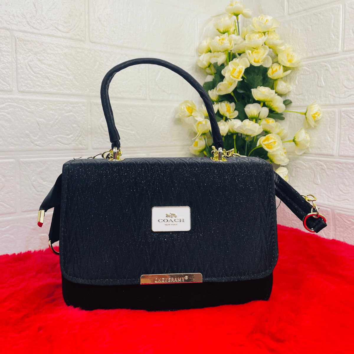 Stylish Chain Crossbody Bag 👜✨ - Image 3