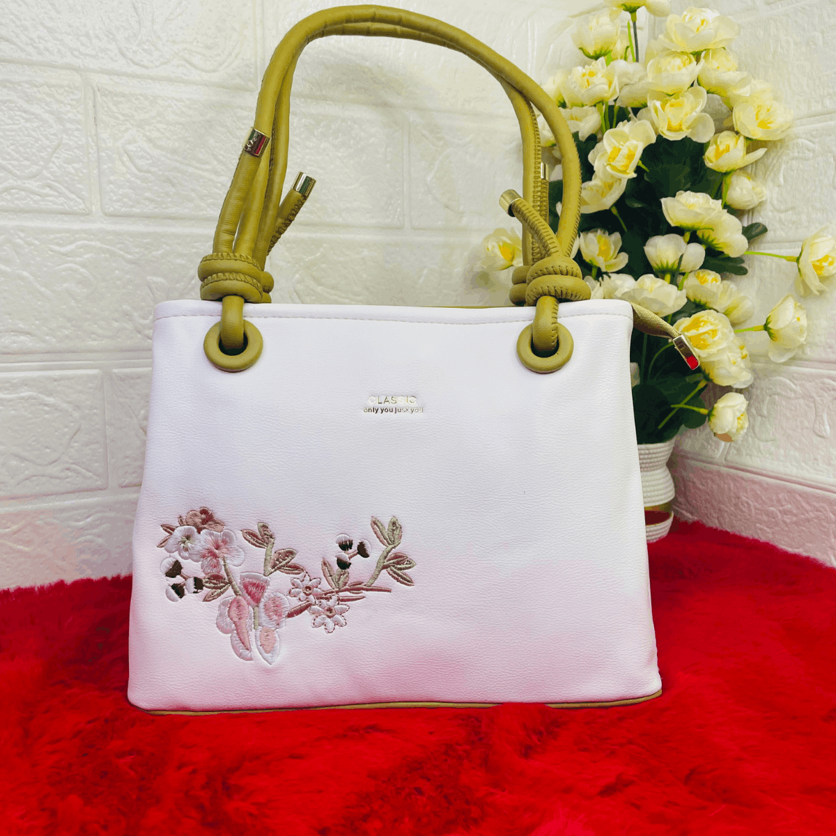 PREMIUM QUALITY LEATHER BAG 👜✨ - Image 3