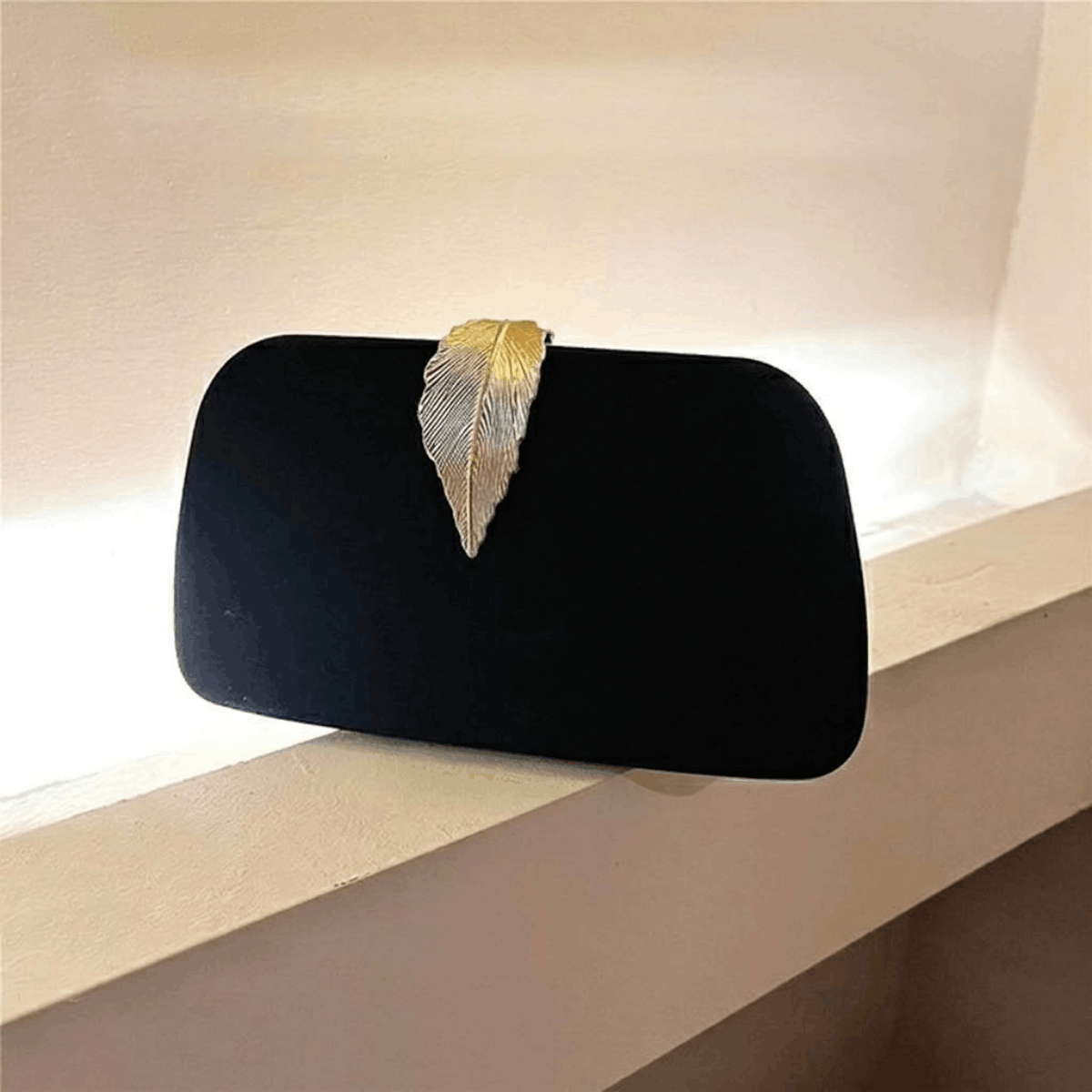 Leaf Lock Velvet Party Clutch Bag 👜🍃 - Image 3