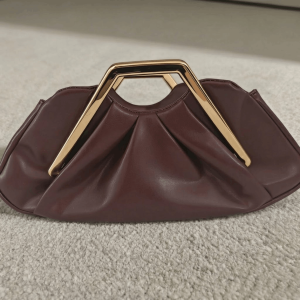 Stylish Pleated Top Handle Handbag 👜✨
