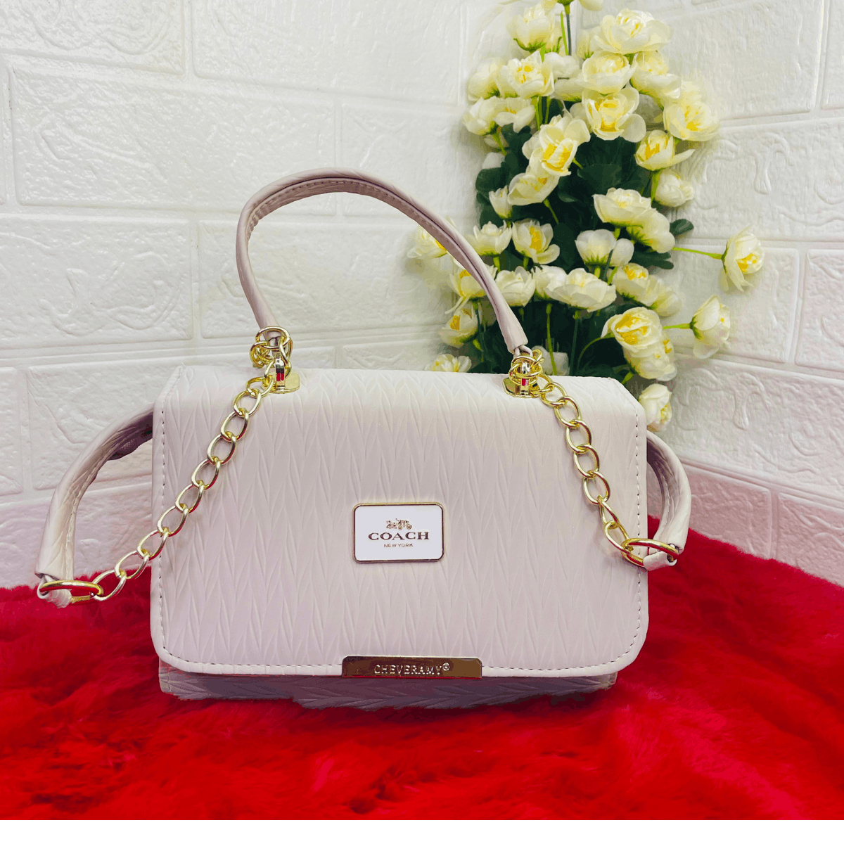 Stylish Chain Crossbody Bag 👜✨ - Image 2